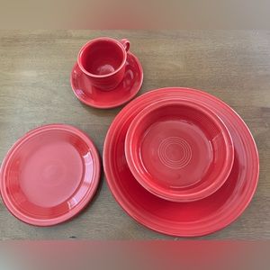 5pc Fiestaware dinner set in red
